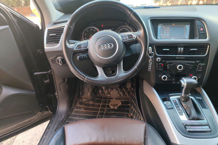 奥迪Q5 2016款 40 TFSI 技术型中控内饰13