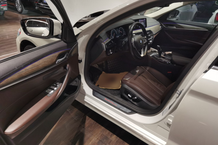 宝马5系 2019款 530Li 领先型 豪华套装中控内饰20