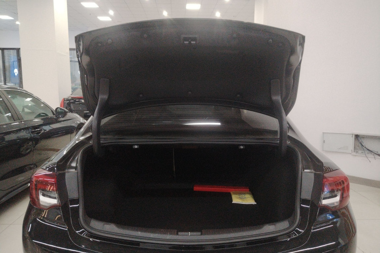 别克 君威 2021款 552T 精英型机舱底盘23