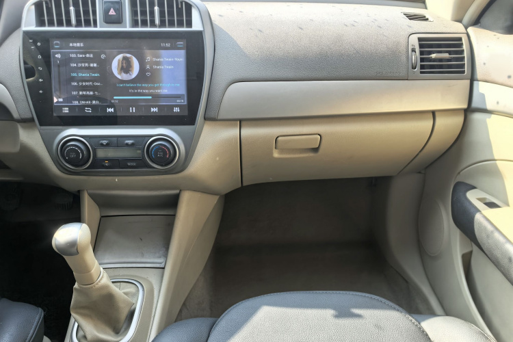 日产 轩逸 2012款 经典 1.6XE 手动舒适版中控内饰7011