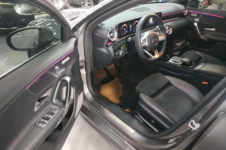 奔驰A级 2020款 改款 A 200 L 运动轿车时尚型中控内饰20