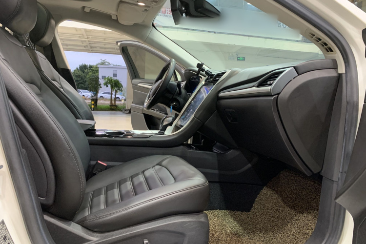 福特 蒙迪欧 2013款 1.5L GTDi180时尚型中控内饰7008