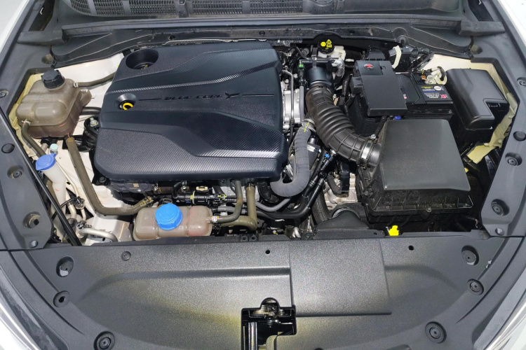 长安 逸动 2023款 畅享版 PLUS 蓝鲸NE 1.4T GDI DCT尊贵版机舱底盘24