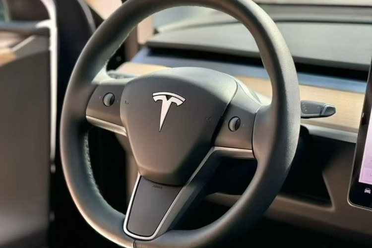 特斯拉 Model Y 2021款 标准续航后驱版中控内饰7003