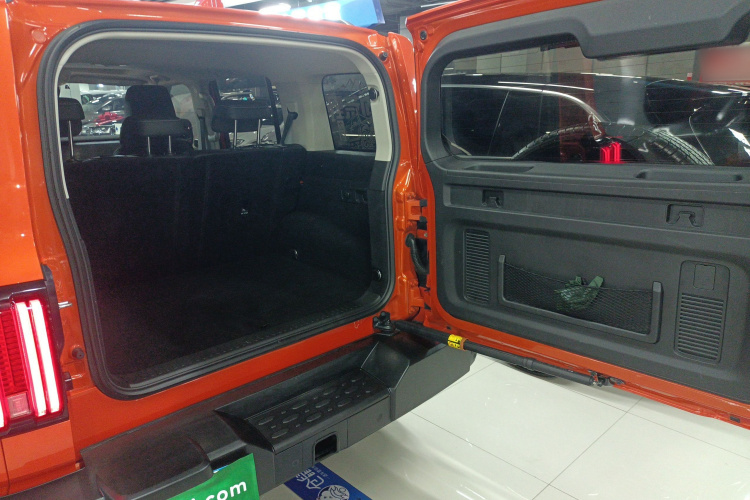 坦克300 2023款 越野版 2.0T 征服者机舱底盘23