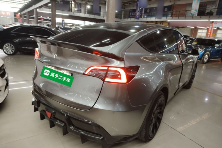 特斯拉 Model Y 2021款 标准续航后驱版车身外观7