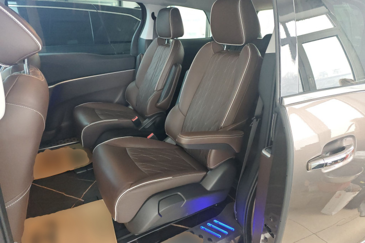 别克GL8 2022款 陆上公务舱 652T 豪华型中控内饰7004