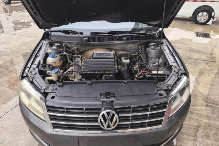 大众 朗逸 2013款 改款经典 1.6L 手动舒适版机舱底盘24