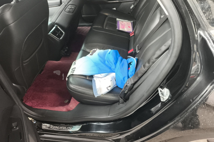 福特 金牛座 2015款 EcoBoost 325 V6旗舰型中控内饰21