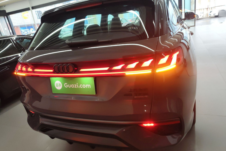 奥迪Q6 2023款 45 TFSI quattro 齐云型 飞骑套装车身外观6