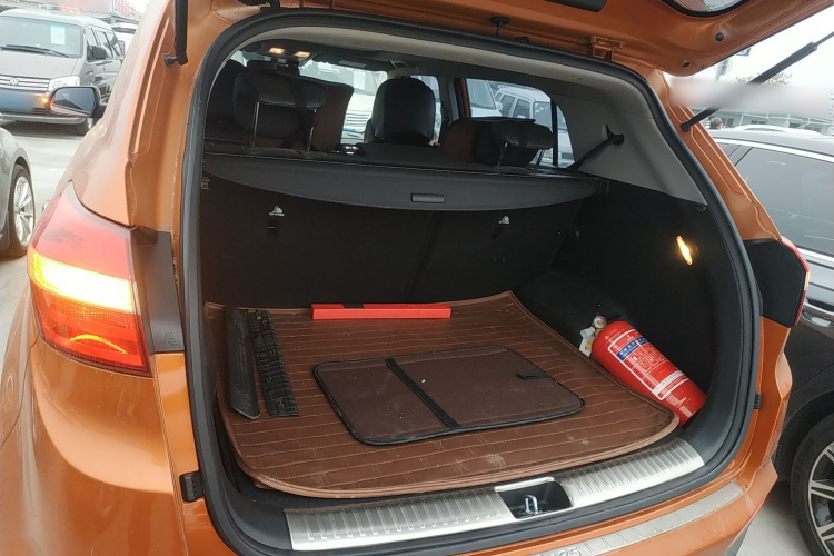 北京现代ix25 2015款 1.6L 自动两驱智能型GLS机舱底盘23