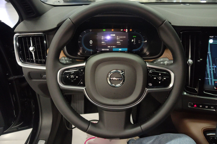 沃尔沃S90新能源 2025款 插电式混动 四驱长续航智逸豪华版中控内饰13