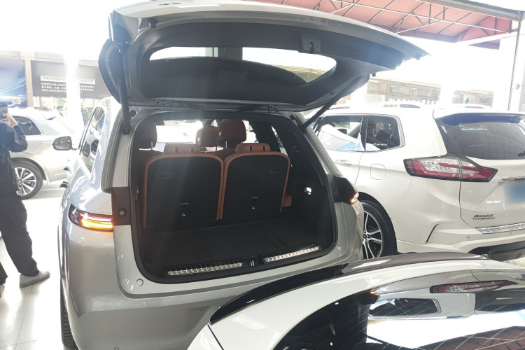 理想汽车 理想L8 2023款 Pro机舱底盘23