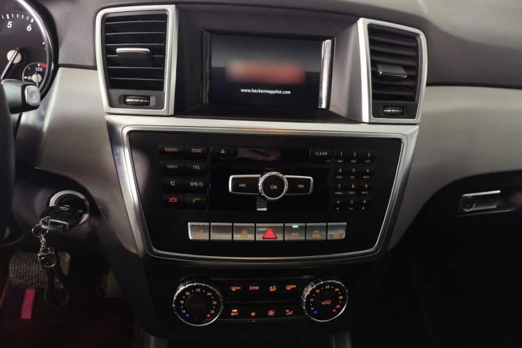 奔驰M级 2014款 ML 320 4MATIC局部细节16