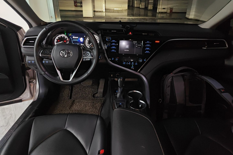 丰田 凯美瑞 2018款 2.0G 豪华版中控内饰12