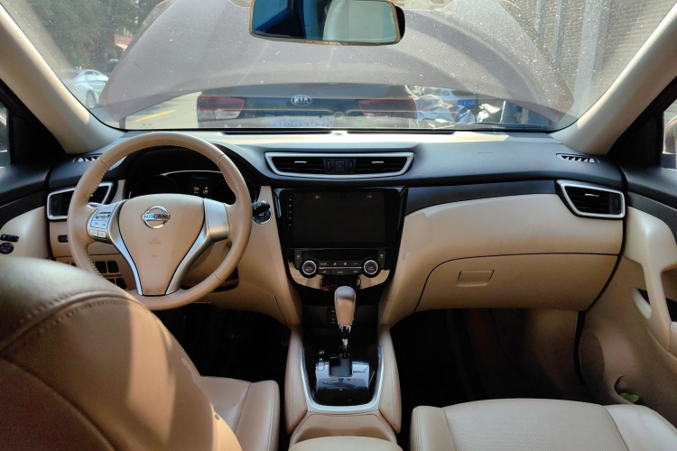 日产 奇骏 2015款 2.0L CVT舒适MAX版 2WD中控内饰12