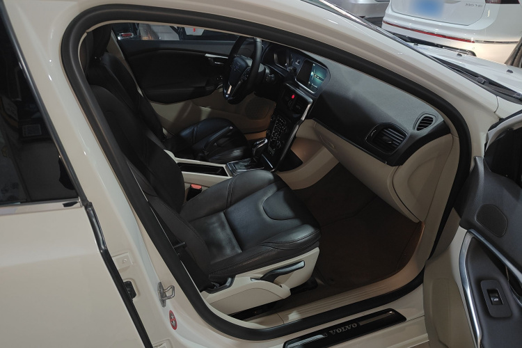 沃尔沃V40 2015款 1.6T 智逸版局部细节41