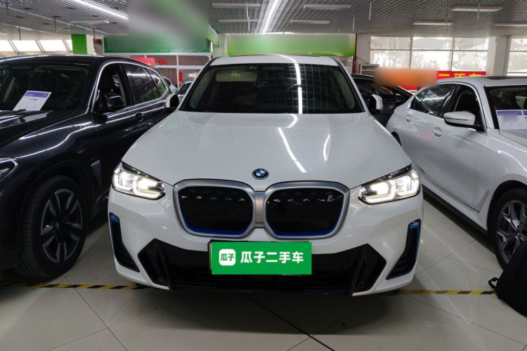 宝马iX3 2022款 领先型车身外观2