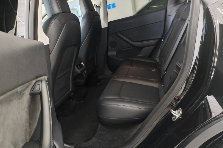 特斯拉 Model Y 2022款 改款 后轮驱动版中控内饰7003