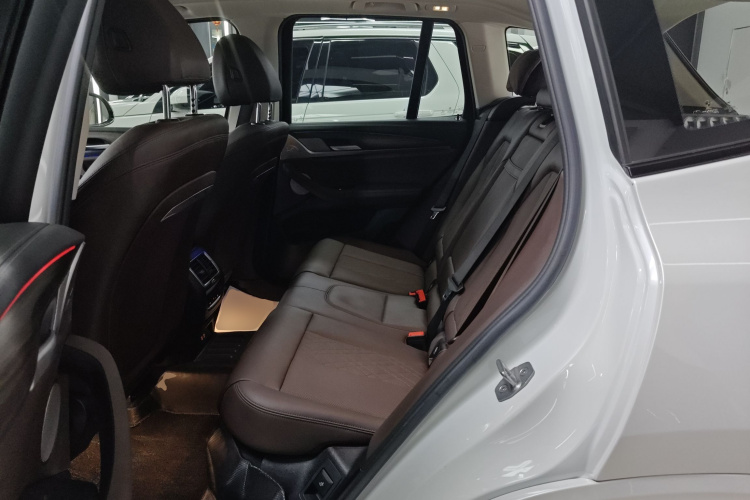 宝马X3 2022款 改款二 xDrive30i 领先型 M曜夜套装中控内饰21