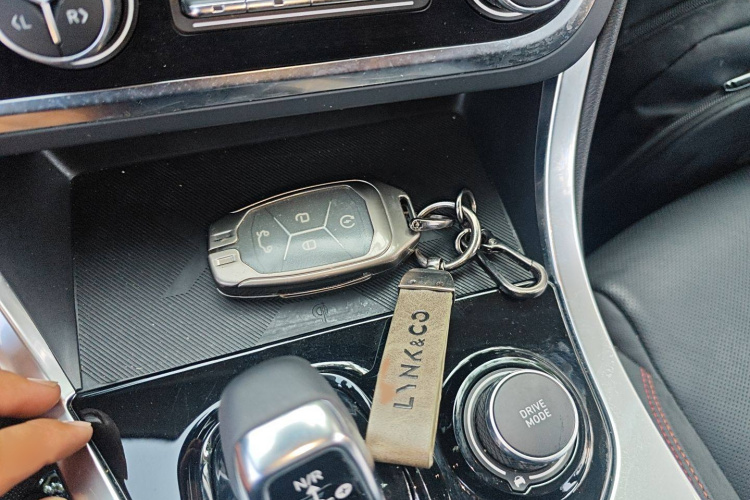 领克01 2019款 2.0T 四驱劲Pro版 国VI中控内饰7001