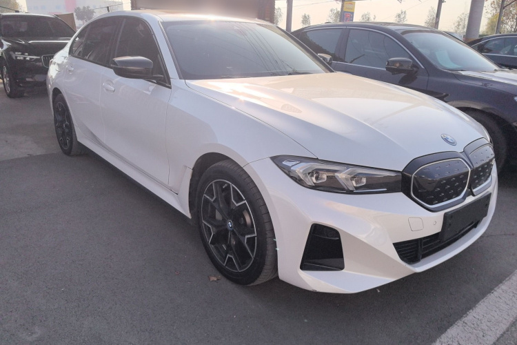 宝马i3 2024款 eDrive 40 L 曜夜套装车身外观3