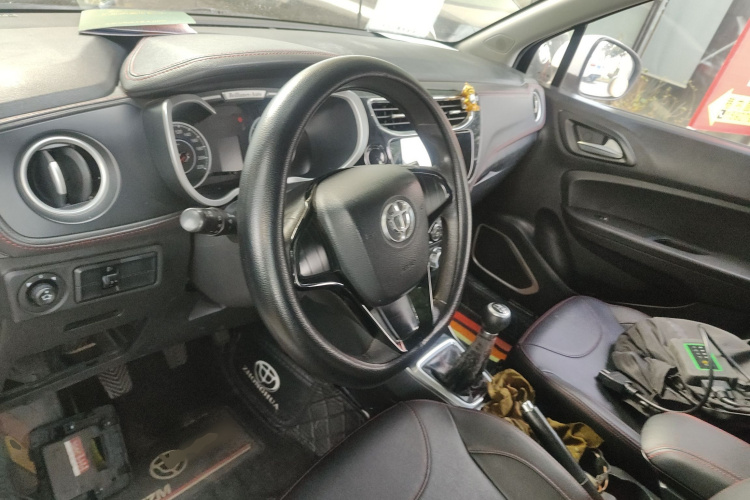 中华V3 2016款 1.5L 手动舒适型中控内饰13