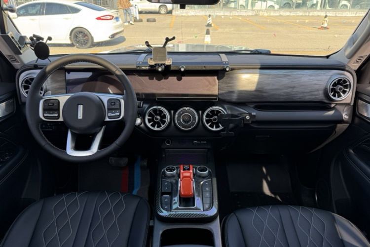 坦克300 2021款 越野版 2.0T 挑战者中控内饰7001