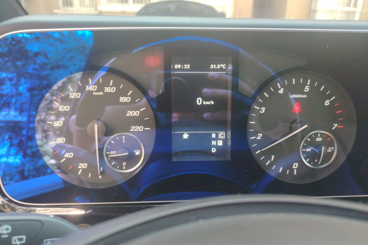 奔驰 威霆 2023款 2.0T 精英版 7座局部细节14