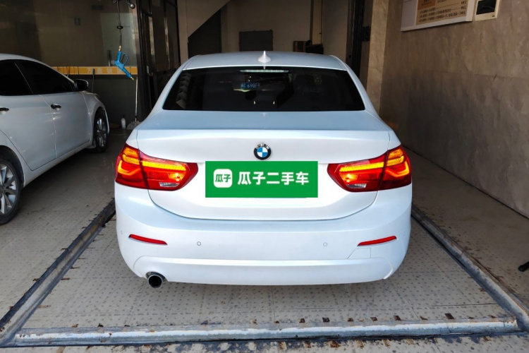 宝马1系 2019款 118i 时尚型车身外观6