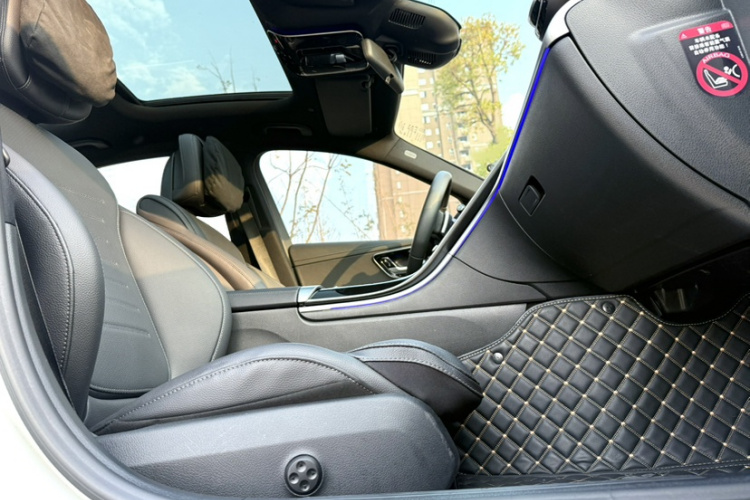 奔驰C级 2023款 C 260 L 运动版中控内饰7007