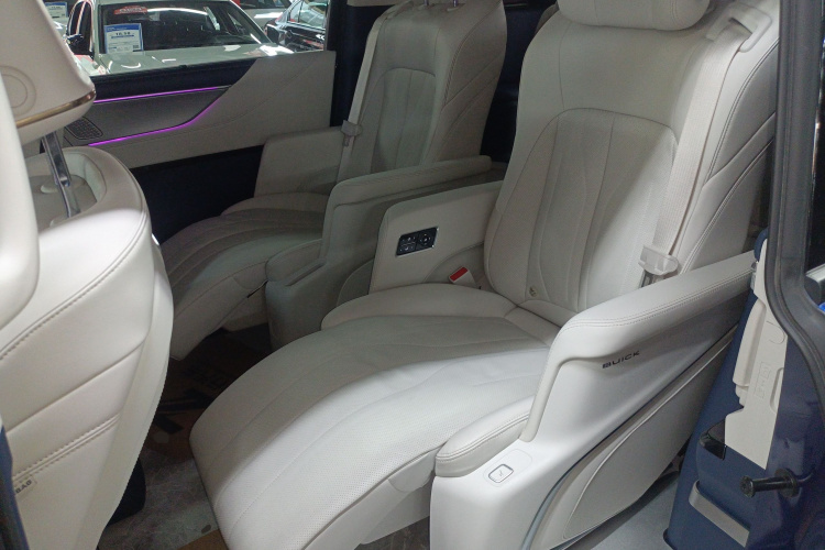 别克GL8新能源 2024款  陆尊 奢享版 7座中控内饰21