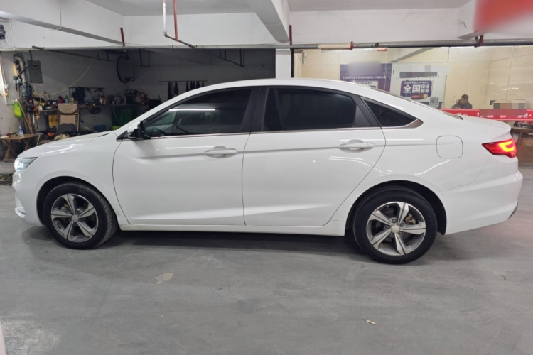 吉利汽车 帝豪GL 2019款 1.4T CVT精英智享型车身外观4