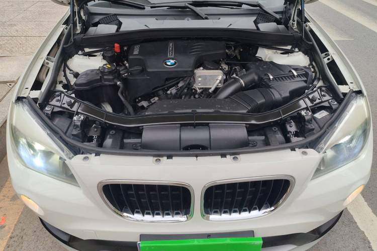 宝马X1 2015款 sDrive18i 时尚晋级版机舱底盘24