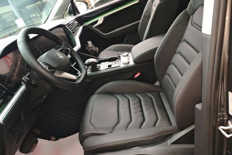 大众 途锐 2021款 3.0TSI 锐享版 曜黑运动套装中控内饰19