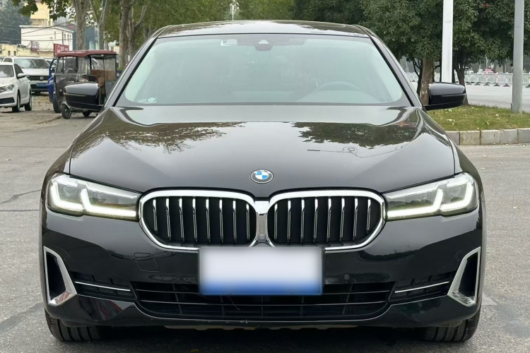 宝马5系 2022款 改款 530Li 领先型 豪华套装车身外观2