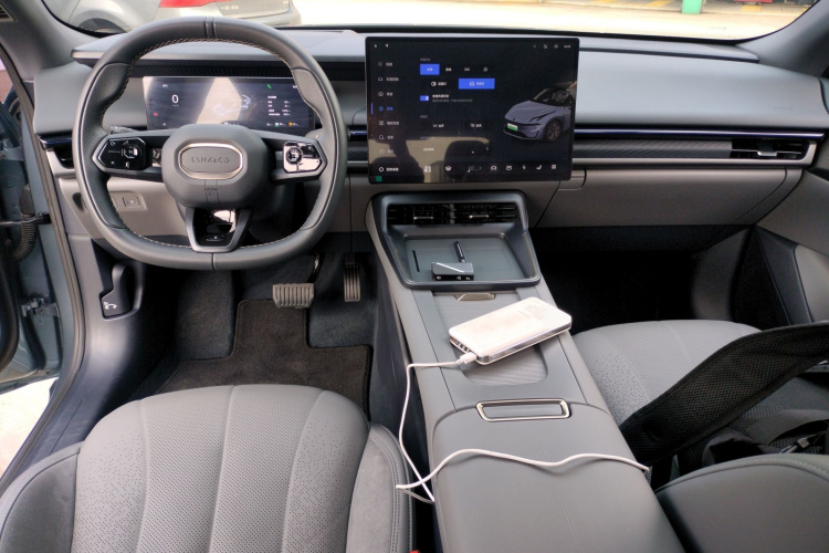 领克07 2024款 EM-P 126长续航 Ultra中控内饰7002