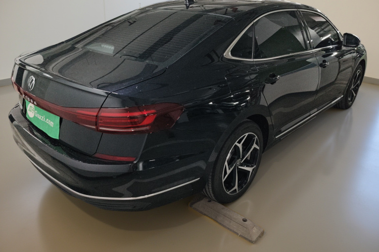 大众 帕萨特 2025款 出众款 330TSI 星空精英版车身外观7