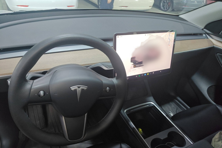特斯拉 Model Y 2022款 长续航全轮驱动版中控内饰7002
