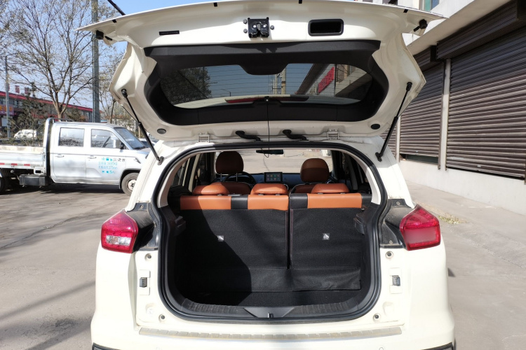 北京汽车 绅宝X35 2016款 1.5L 自动豪华版机舱底盘23