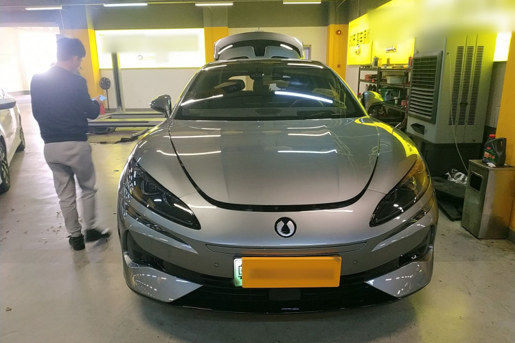 腾势Z9 2024款 1100km 四驱Max版车身外观2