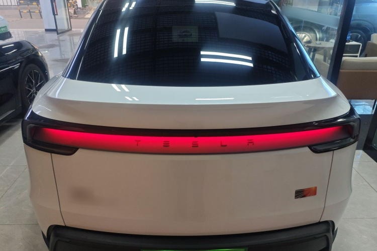 特斯拉 Model Y 2025款 长续航全轮驱动版车身外观6004