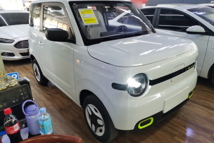 吉利银河 熊猫 2025款 210km 元气熊车身外观3