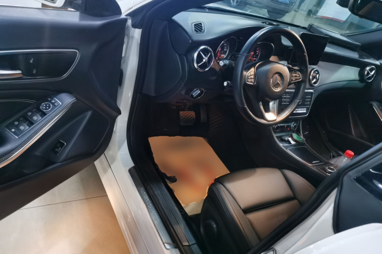 奔驰CLA 2019款 CLA 200 动感型中控内饰20