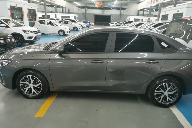 吉利汽车 帝豪 2026款 第4代 400万纪念款 1.5L CVT超越型车身外观4