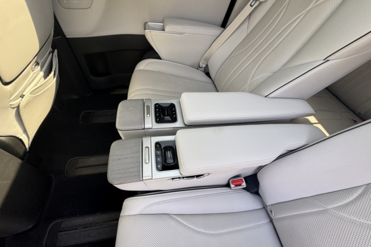 小鹏X9 2024款 702超长续航Max中控内饰7008