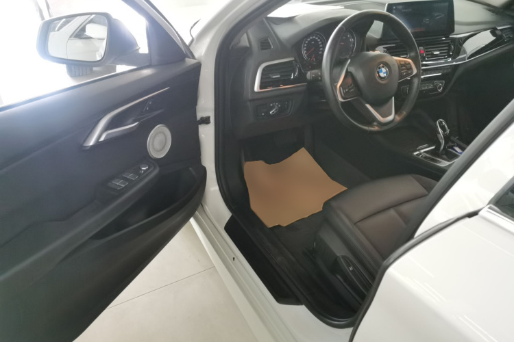 宝马1系 2021款 改款 120i M运动版中控内饰20