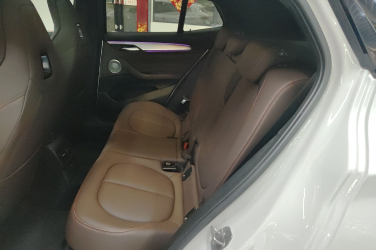 宝马X2 2021款 改款 sDrive25i 曜夜版中控内饰21