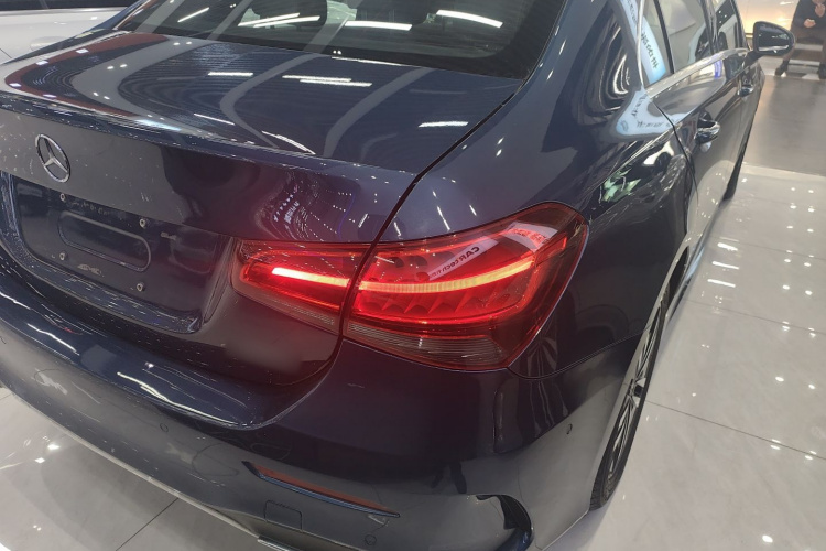 奔驰A级 2019款 A 180 L 运动轿车车身外观6006