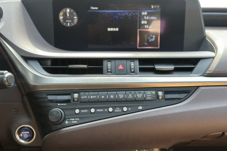 雷克萨斯ES 2018款 300h 卓越版 国V中控内饰7011